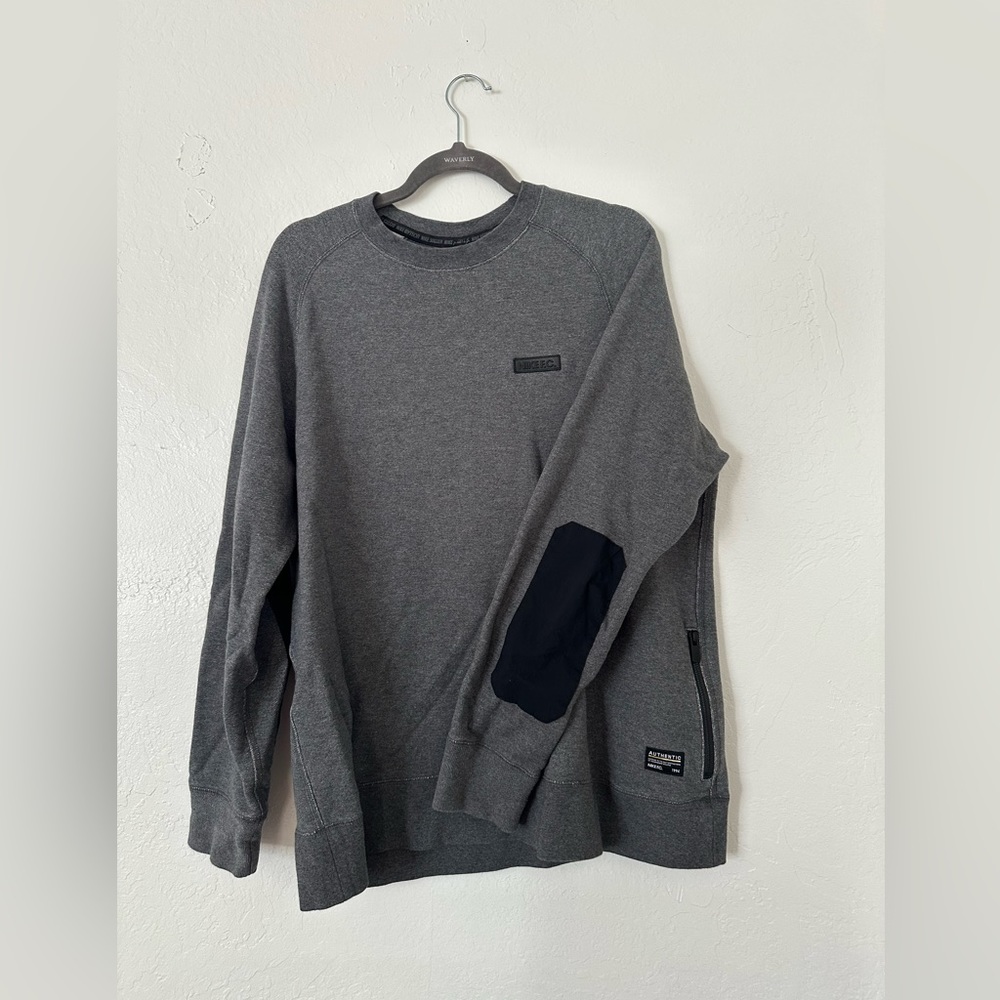 Nike crewneck with elbow and pocket details size large